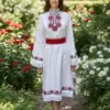 Дамска дълга риза с фолклорни мотиви и дантела, вдъхновена от българския фолклор