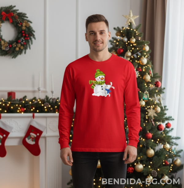 1760624552481184-e1761117972828.png Коледна мъжка червена блуза със снежен човек и зимно зайче