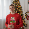 Коледна мъжка червена блуза с празничен венец и надпис „Merry Christmas“