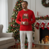 1760624569541592.png Коледна мъжка червена блуза с надпис „Merry Christmas“ и рога на еленче