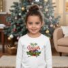 Детска коледна бяла блуза с празничен венец и надпис „Merry Christmas“- за момиче и момче