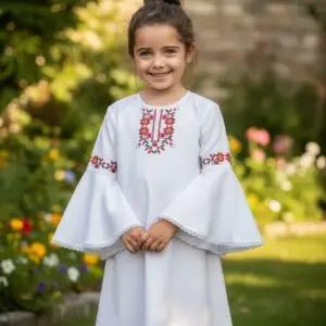lice-dete.jpg Детска риза с разкроени ръкави и фолклорни мотиви