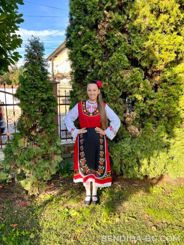 Дамска народна носия „Бояна“
