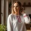 Стилна къса дамска риза с фолклорни мотиви